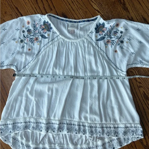 Knox Rose White and Blue Floral Embroidered Top - Picture 7 of 9